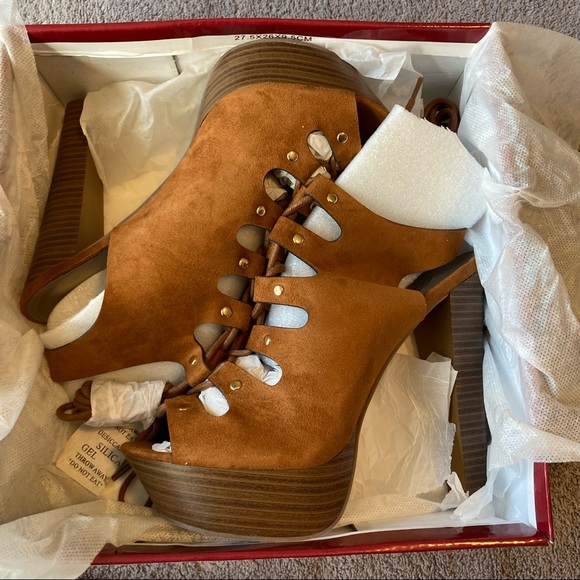 Breckelle’s Betsey-45W Tan Peep Toe Chunky Platform Heels size 9 - Picture 6 of 7